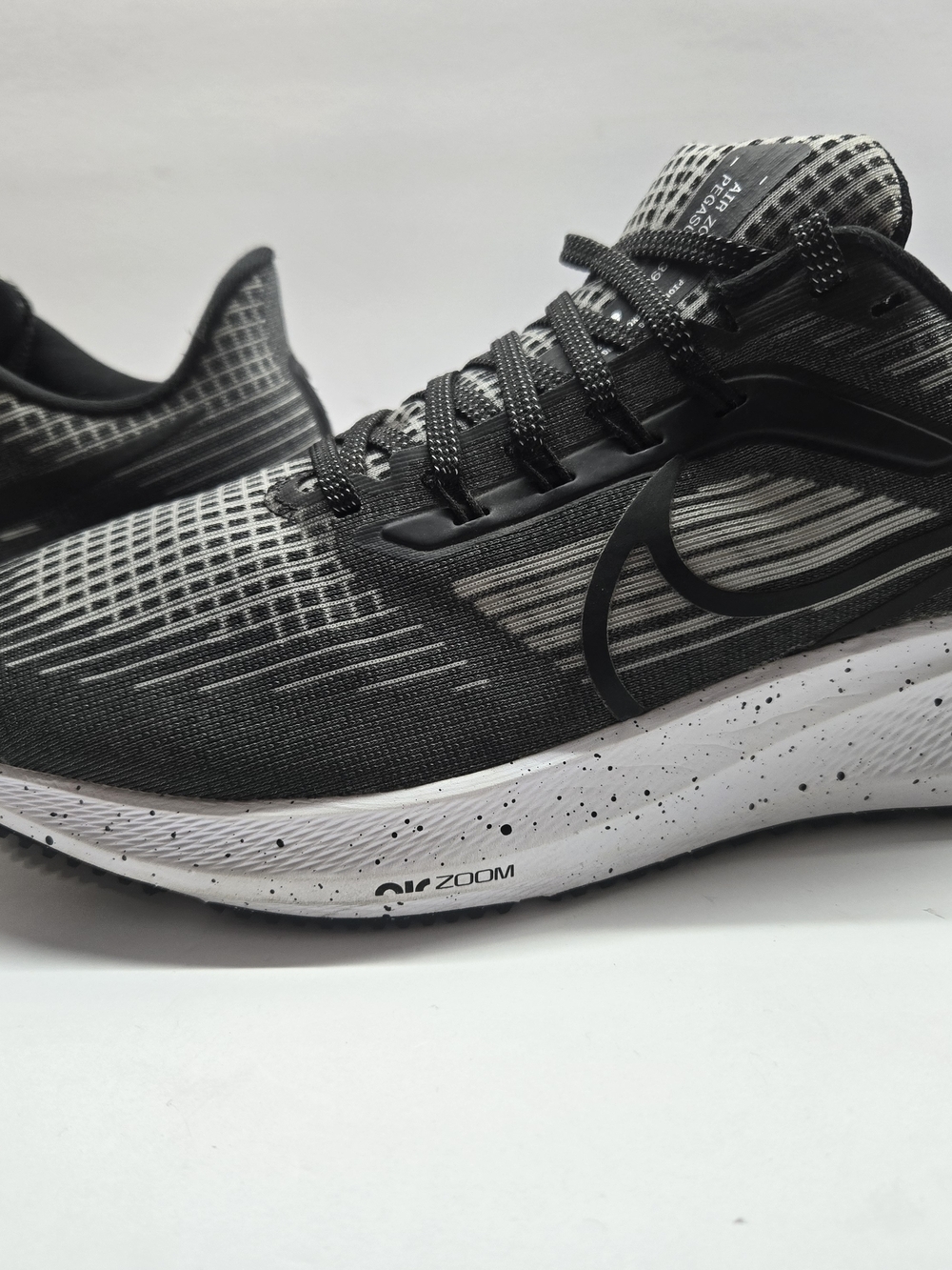 Nike Air Zoom Men’s Running Shoes - Black/White Size 10